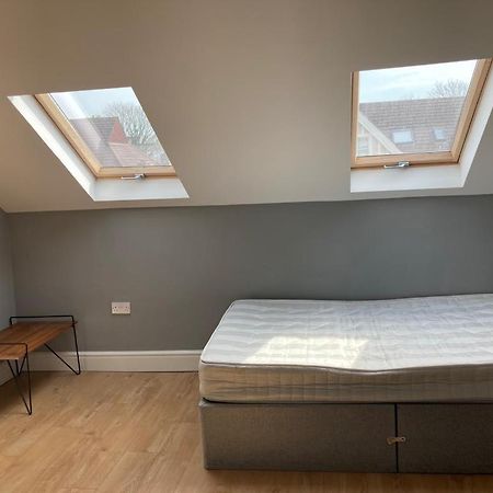 112 Gleneagle Road Rooms London Bagian luar foto