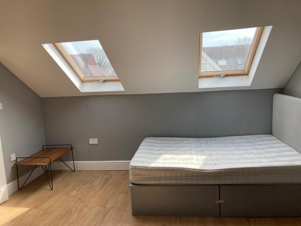 112 Gleneagle Road Rooms London Bagian luar foto