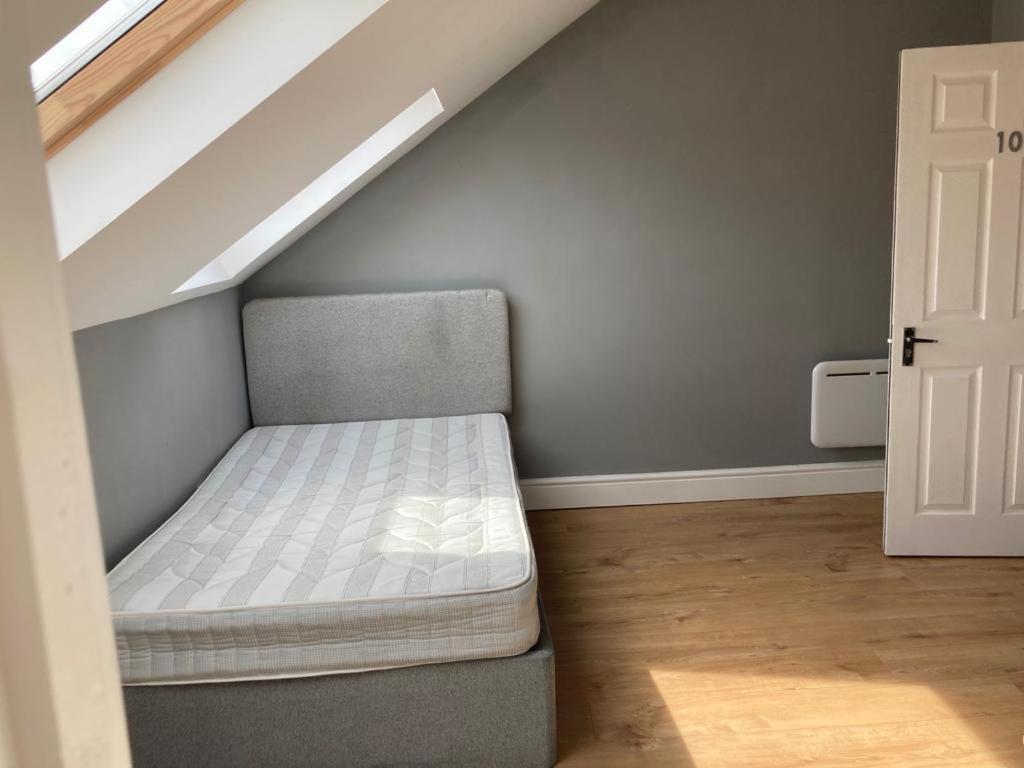 112 Gleneagle Road Rooms London Bagian luar foto